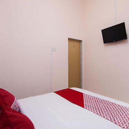 OYO 885 Tangkul Residence Medan Bagian luar foto
