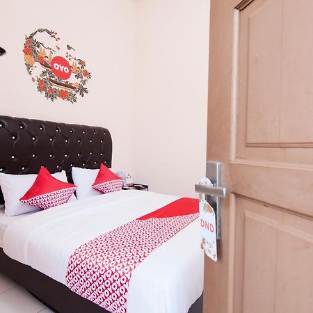 OYO 885 Tangkul Residence Medan Bagian luar foto
